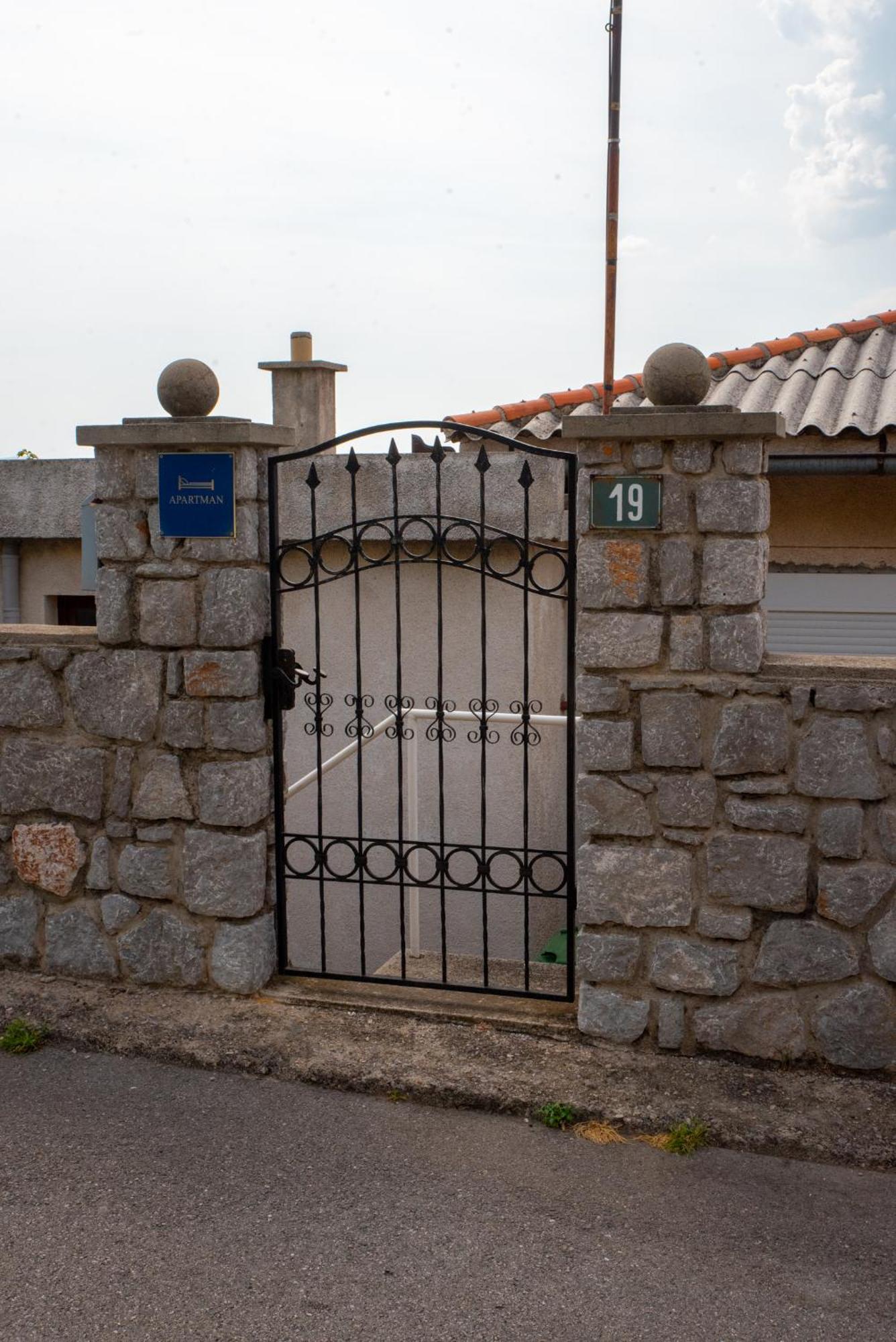 Apartmani Silvana&Vera Senj  Luaran gambar
